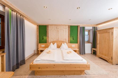 Economy Double Room image 3