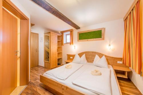 Economy Double Room image 3