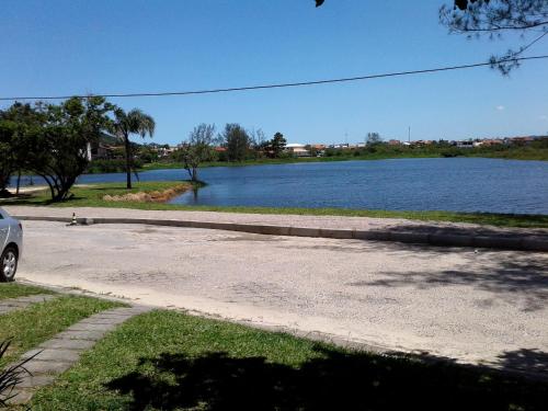 RESIDENCIAL COM CASAS DE 2 DORM - Praia Garopaba