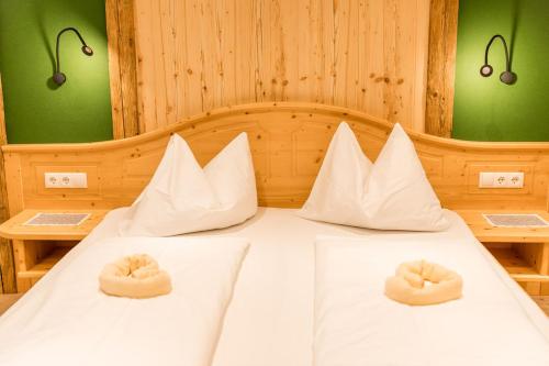 Economy Double Room image 10