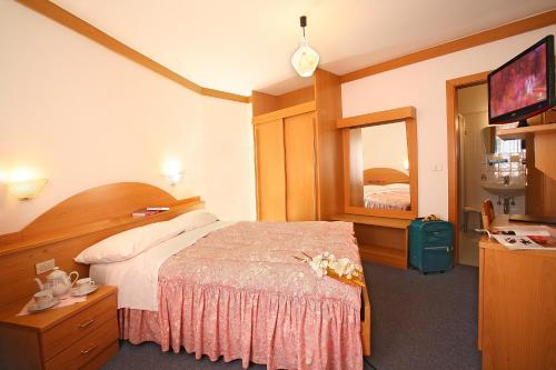 1 twin bed