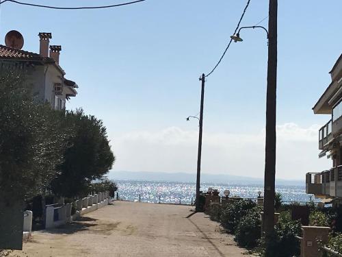 Ideal 3-floor Maisonette next to the sea