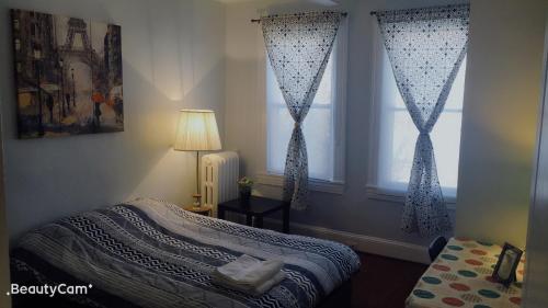 comfort & charm in the johns hopkins uni thumb 4