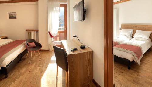 4 twin beds