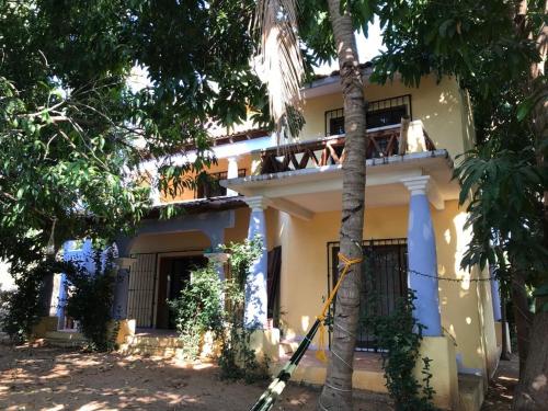 Exterior view, La posada del Monsieur in Puerto Escondido