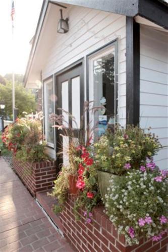 Afton House Inn - image 10