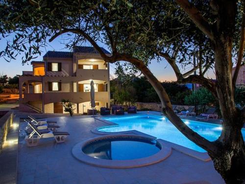 Villa in Razanac with Pool near Pebble Beach, Ražanac