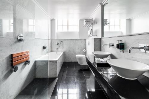 room detail thumbnail 2