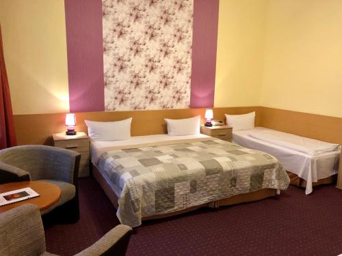 Quadruple Room image 5