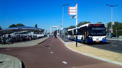 i hotel - main image