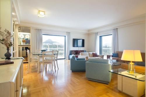 Alexander's Penthouse - image 14