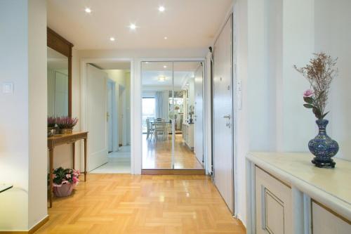 Alexander's Penthouse - image 4