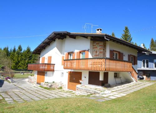 GRAZIOSA BIFAMILIARE AD ASIAGO con giardino privato gîte à louer Spazzo Croce