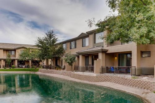 Suburban Condo In The City Phoenix Az United States Photos