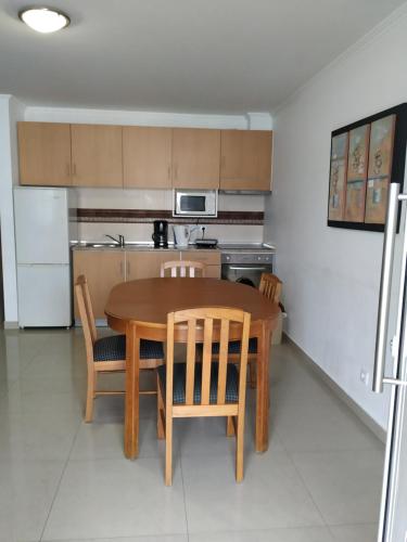 2 bedrooms, 5 beds