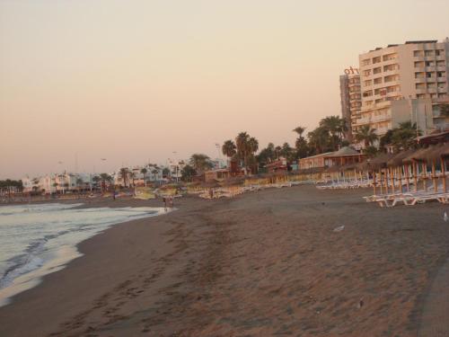 Apartamentos SOL y PLAYA Torremolinos - image 2