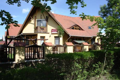  Harmónia Apartman, Pension in Hajdúszoboszló bei Ebes