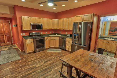 Corral Hideaway - Hot Tub & Steps From Downtown - image 5