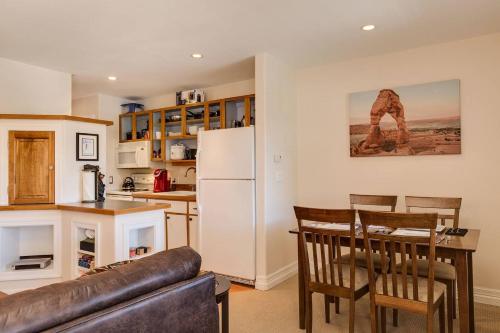 Cozy Red Roost Residence - Essential Getaway! - image 2