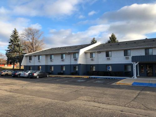 Burnsville Inn & Suites in Burnsville