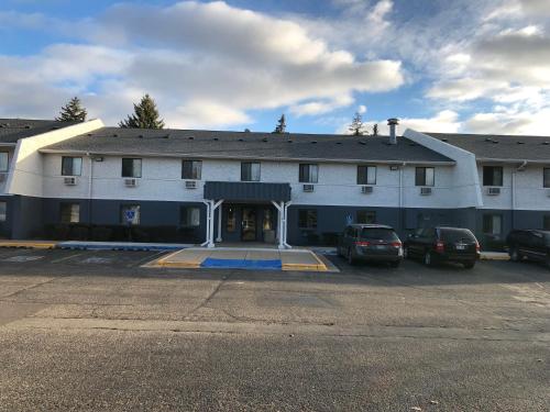 Burnsville Inn & Suites