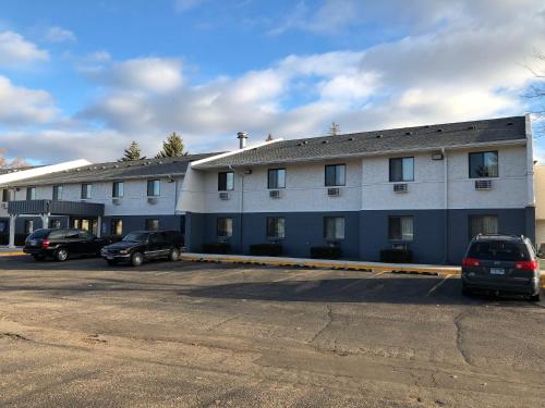 Burnsville Inn & Suites