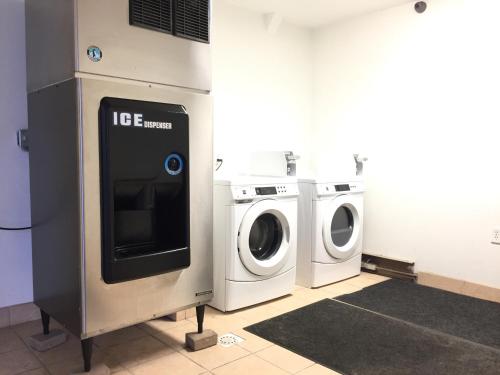 Burnsville Inn & Suites in Burnsville