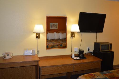 Burnsville Inn & Suites