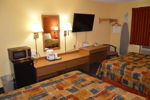 Burnsville Inn & Suites