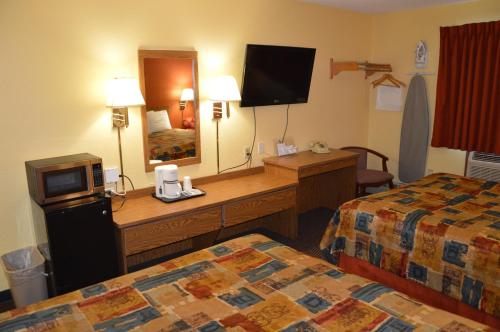 Burnsville Inn & Suites in Burnsville