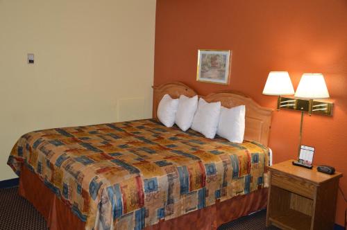 Burnsville Inn & Suites