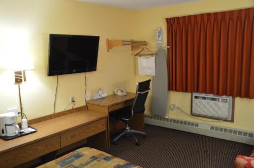 Burnsville Inn & Suites