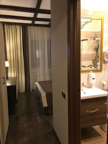 Aruchat Hotel - image 5