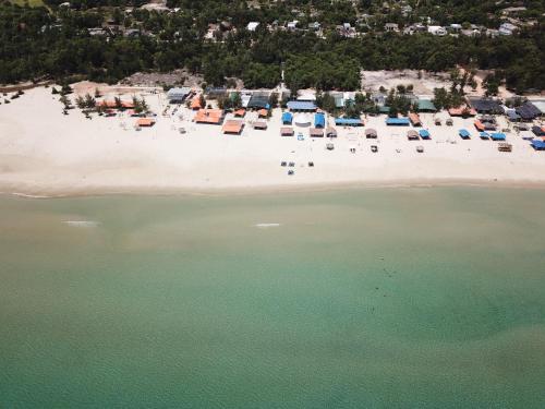 Beach, Canh Duong Motel in Lang Co
