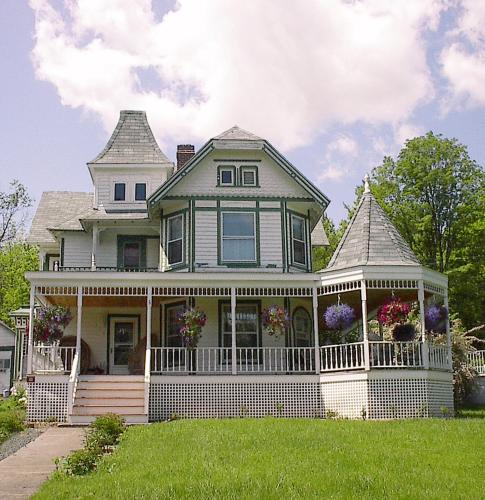 . Antique Rose Inn Windham