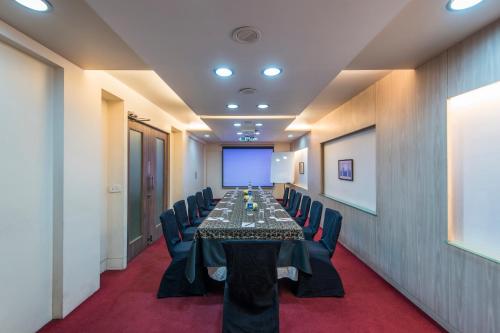 Park Central Comfort e-suites, Pune - 회의실/연회장