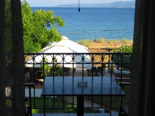 Skats, Ammos Studios and Apartments in Mikro