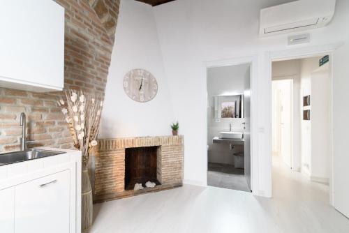 White Ostilia Apartments 2