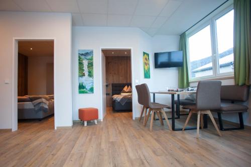 Chalet West 5