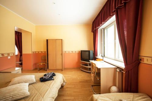 Alexi Villa - image 11