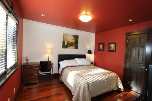 Westmount River Inn Room Type - Queen Room with En-suite