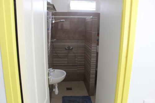 Ducha, HIBISCUS in Riviere-Pilote