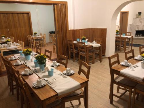 Restoran, Riverside Inn in Liepe