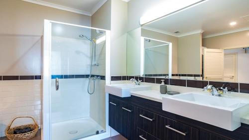 Princes Wharf's truly stunning North-West Loft, Auckland (photo 4)