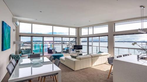 Princes Wharf's truly stunning North-West Loft, Auckland (photo 7)