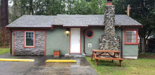 Malahat Bungalows Motel