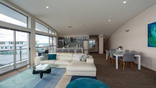 Princes Wharf's truly stunning North-West Loft, Auckland (photo 8)