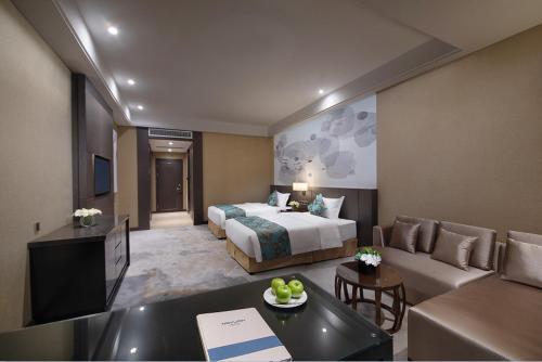 Shenyang Huaqiang Novlion Hotel Stop at Shenyang Huaqiang Nuohuating Hotel to discover the wonders of Shenyang. Featuring a satisfying list of amenities, guests will find their stay at the property a comfortable one. Facilities like