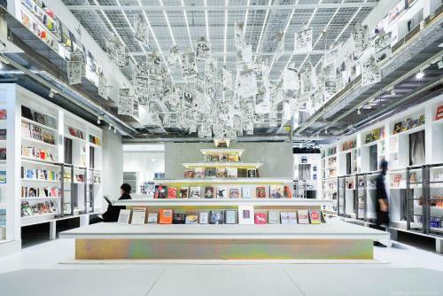 BOOK AND BED TOKYO 心斎橋店ダブルベッド