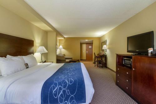Comfort Suites Gettysburg image 16